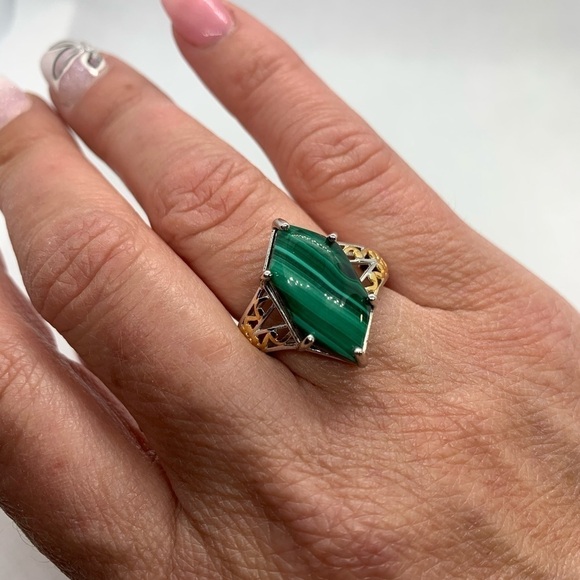 African Malachite Ring 18K Yellow Gold & Platinum Bond |Antique Design | Size 8 - Picture 4 of 9